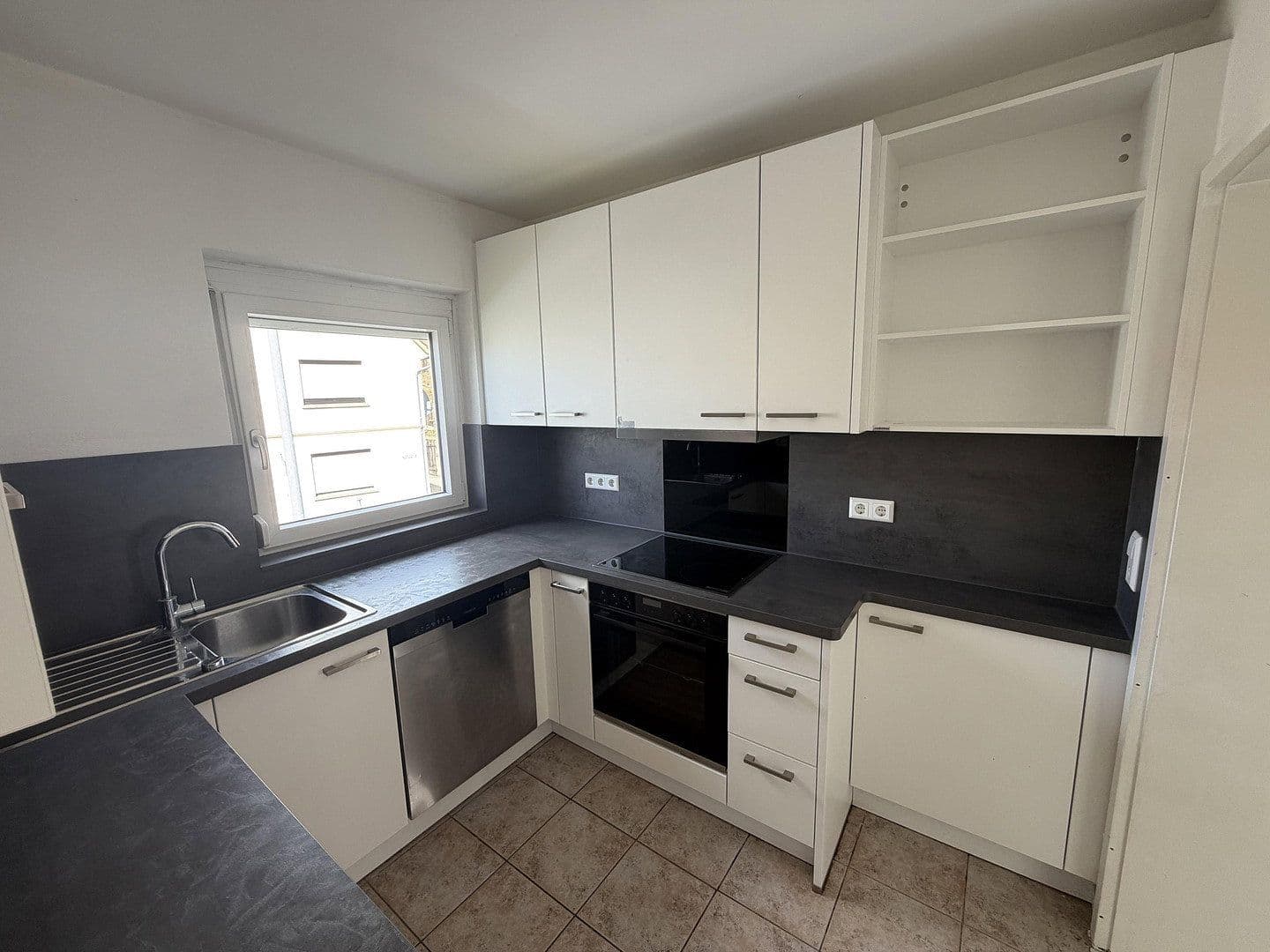 Prodej domu 180 m², pozemek 535 m², Neckarwestheim, Bádensko-Württembersko Prodej domu 180 m², pozemek 535 m², Neckarwestheim, Bádensko-Württembersko