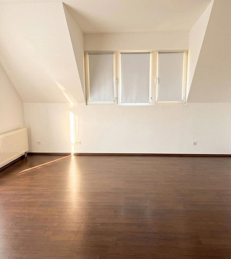 Pronájem bytu 4+1 150 m², Bismarckstraße 2c, Meerbusch, Severní Porýní-Vestfálsko Pronájem bytu 4+1 150 m², Bismarckstraße 2c, Meerbusch, Severní Porýní-Vestfálsko