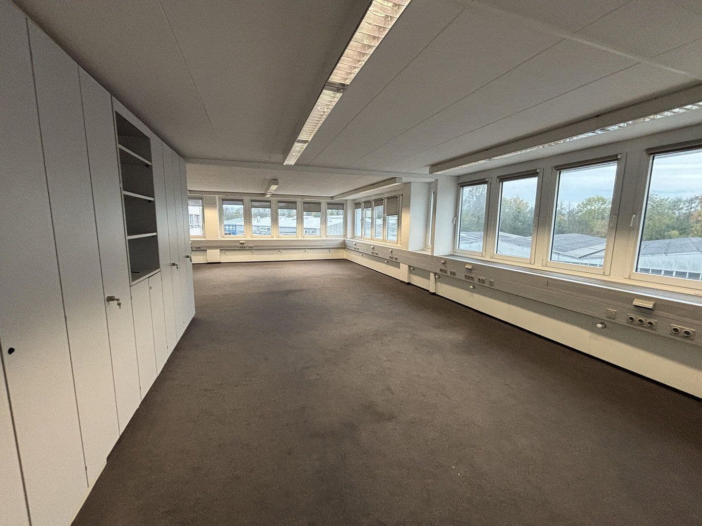 Pronájem kanceláře 600 m², Moselstr. 14, Neuss, Severní Porýní-Vestfálsko Pronájem kanceláře 600 m², Moselstr. 14, Neuss, Severní Porýní-Vestfálsko