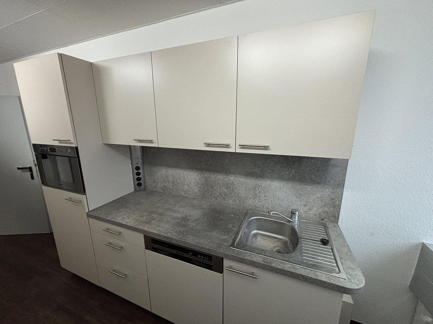 Pronájem kanceláře 600 m², Moselstr. 14, Neuss, Severní Porýní-Vestfálsko Pronájem kanceláře 600 m², Moselstr. 14, Neuss, Severní Porýní-Vestfálsko
