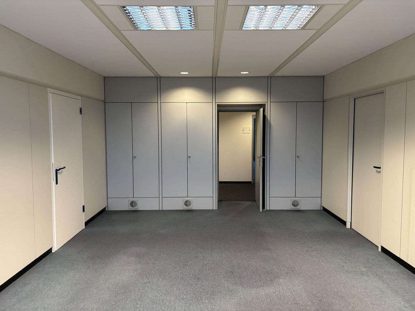 Pronájem kanceláře 600 m², Moselstr. 14, Neuss, Severní Porýní-Vestfálsko Pronájem kanceláře 600 m², Moselstr. 14, Neuss, Severní Porýní-Vestfálsko