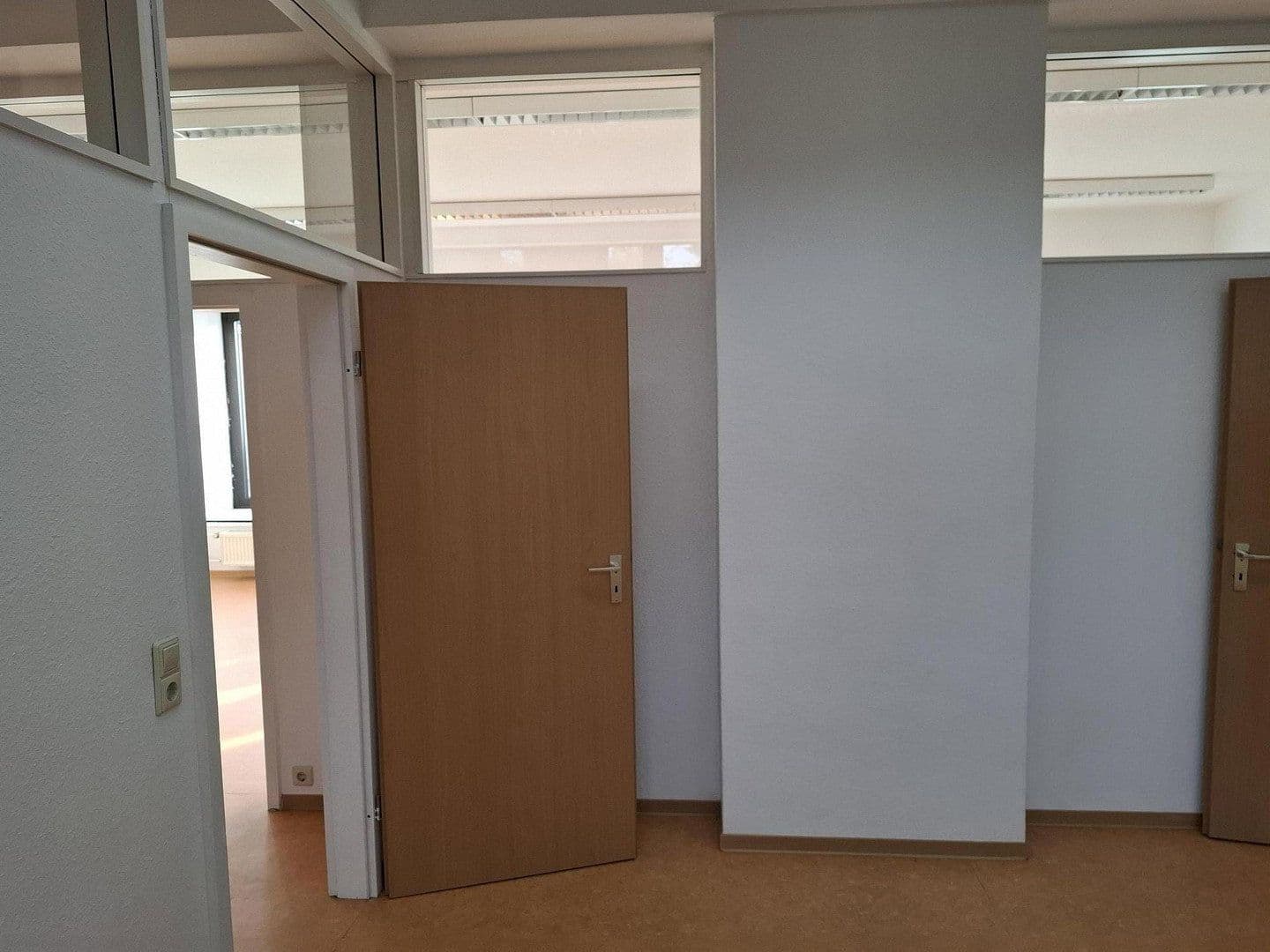 Pronájem kanceláře 102 m², Filderstadt, Bádensko-Württembersko Pronájem kanceláře 102 m², Filderstadt, Bádensko-Württembersko