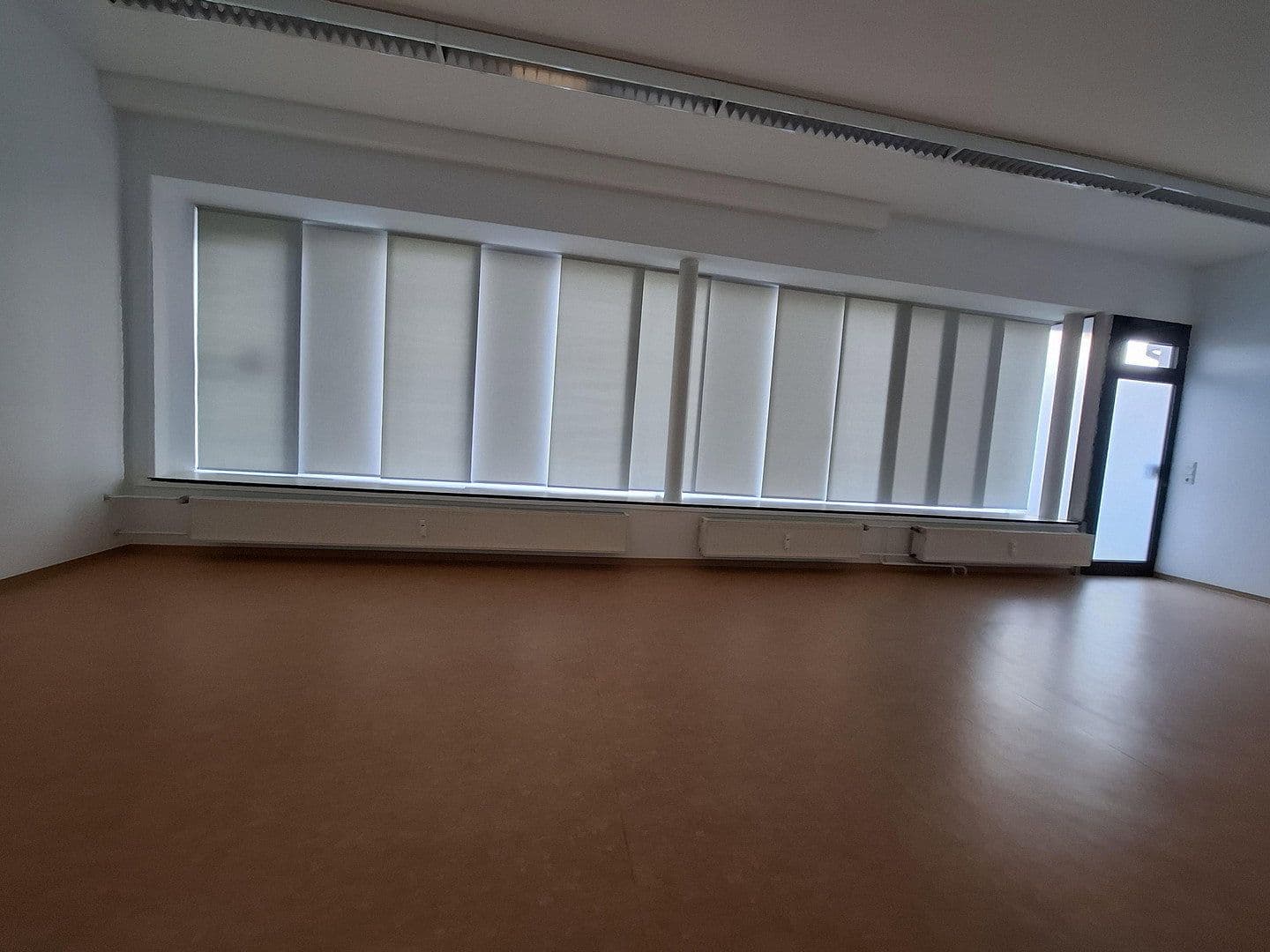 Pronájem kanceláře 102 m², Filderstadt, Bádensko-Württembersko Pronájem kanceláře 102 m², Filderstadt, Bádensko-Württembersko
