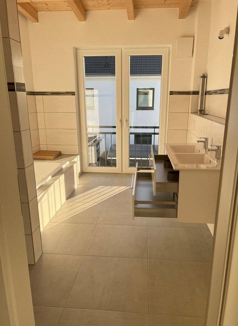 Pronájem domu 136 m², pozemek 200 m², Heidenau, Dolní Sasko Pronájem domu 136 m², pozemek 200 m², Heidenau, Dolní Sasko