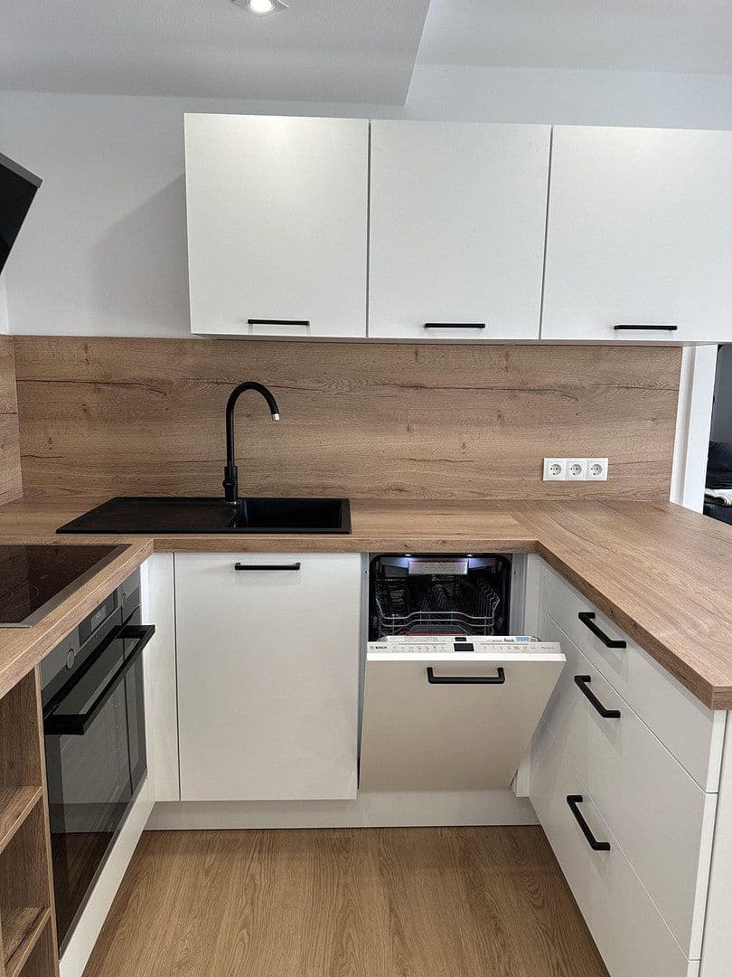Pronájem bytu 2+1 65 m², Badstr. 131, Egloffstein, Bavorsko Pronájem bytu 2+1 65 m², Badstr. 131, Egloffstein, Bavorsko