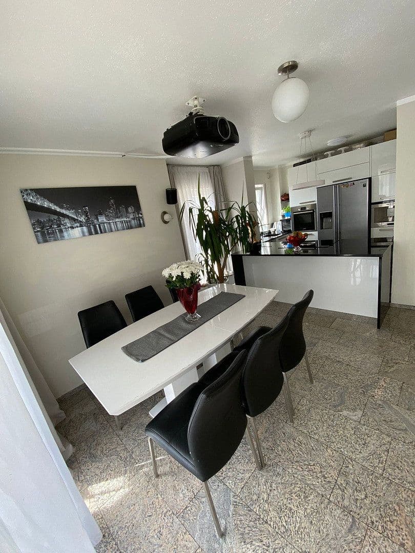 Pronájem bytu 5+1 130 m², Kitzengasse 24, Leinburg, Bavorsko Pronájem bytu 5+1 130 m², Kitzengasse 24, Leinburg, Bavorsko