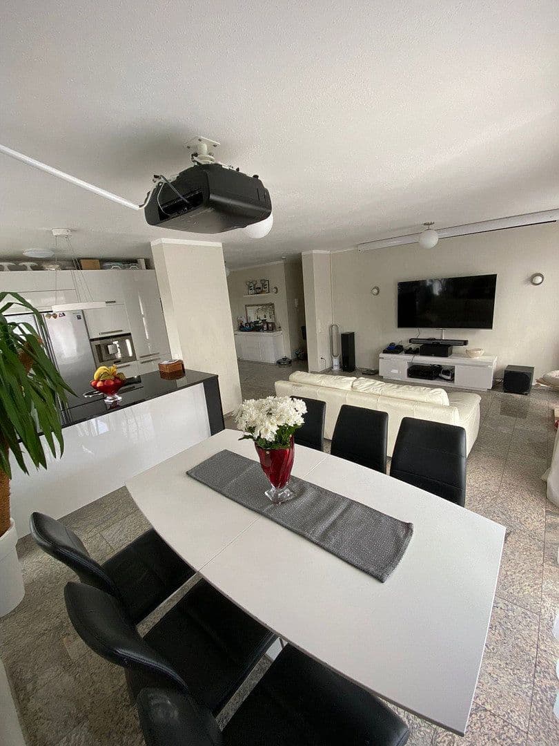 Pronájem bytu 5+1 130 m², Kitzengasse 24, Leinburg, Bavorsko Pronájem bytu 5+1 130 m², Kitzengasse 24, Leinburg, Bavorsko