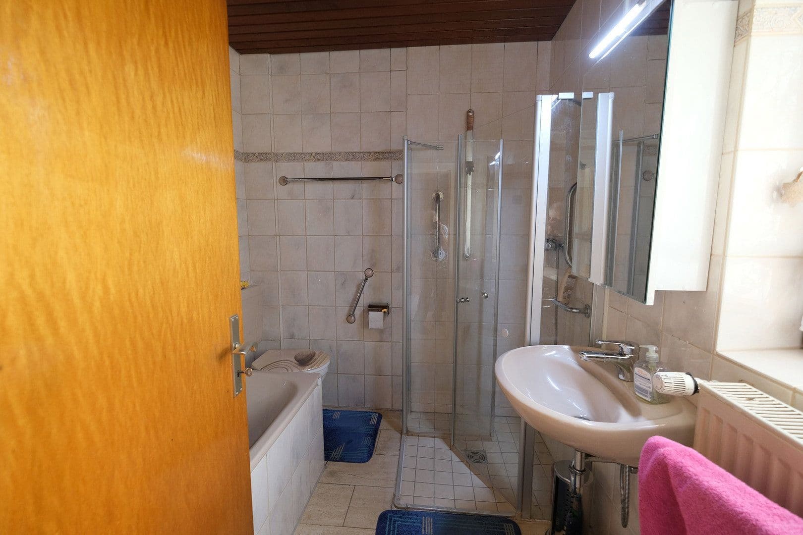 Pronájem domu 100 m², pozemek 870 m², Kassel, Hessen Pronájem domu 100 m², pozemek 870 m², Kassel, Hessen