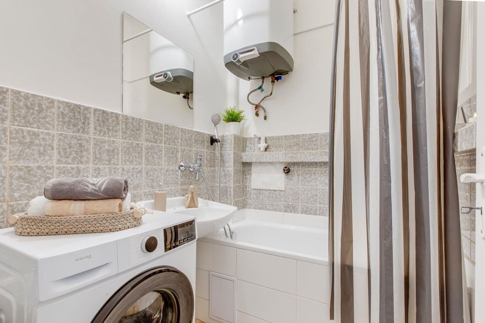 Pronájem bytu 2+1 44 m², Jeseniova, Praha, Praha Pronájem bytu 2+1 44 m², Jeseniova, Praha, Praha