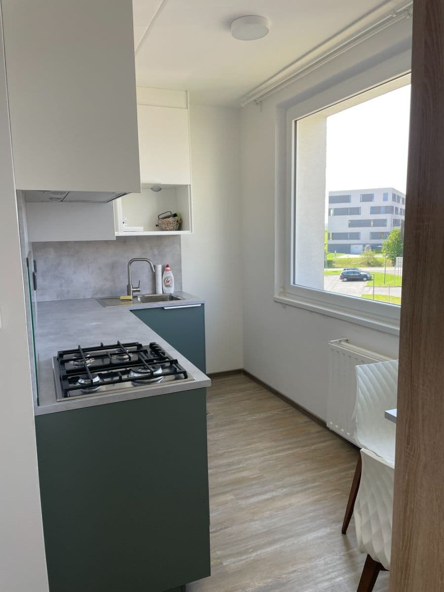 Pronájem bytu 2+1 55 m², Jižní, Přelouč, Pardubický kraj Pronájem bytu 2+1 55 m², Jižní, Přelouč, Pardubický kraj
