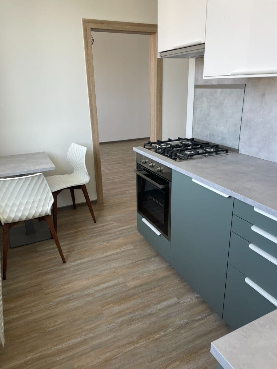 Pronájem bytu 2+1 55 m², Jižní, Přelouč, Pardubický kraj Pronájem bytu 2+1 55 m², Jižní, Přelouč, Pardubický kraj