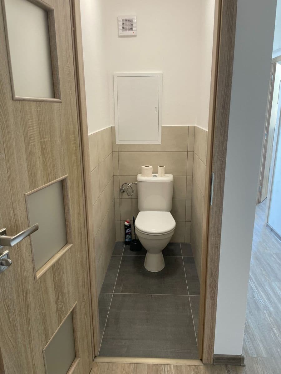 Pronájem bytu 2+1 55 m², Jižní, Přelouč, Pardubický kraj Pronájem bytu 2+1 55 m², Jižní, Přelouč, Pardubický kraj