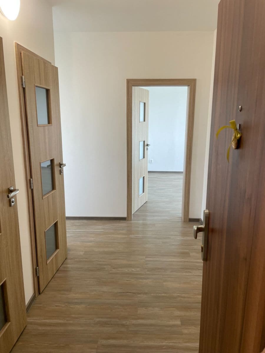 Pronájem bytu 2+1 55 m², Jižní, Přelouč, Pardubický kraj Pronájem bytu 2+1 55 m², Jižní, Přelouč, Pardubický kraj