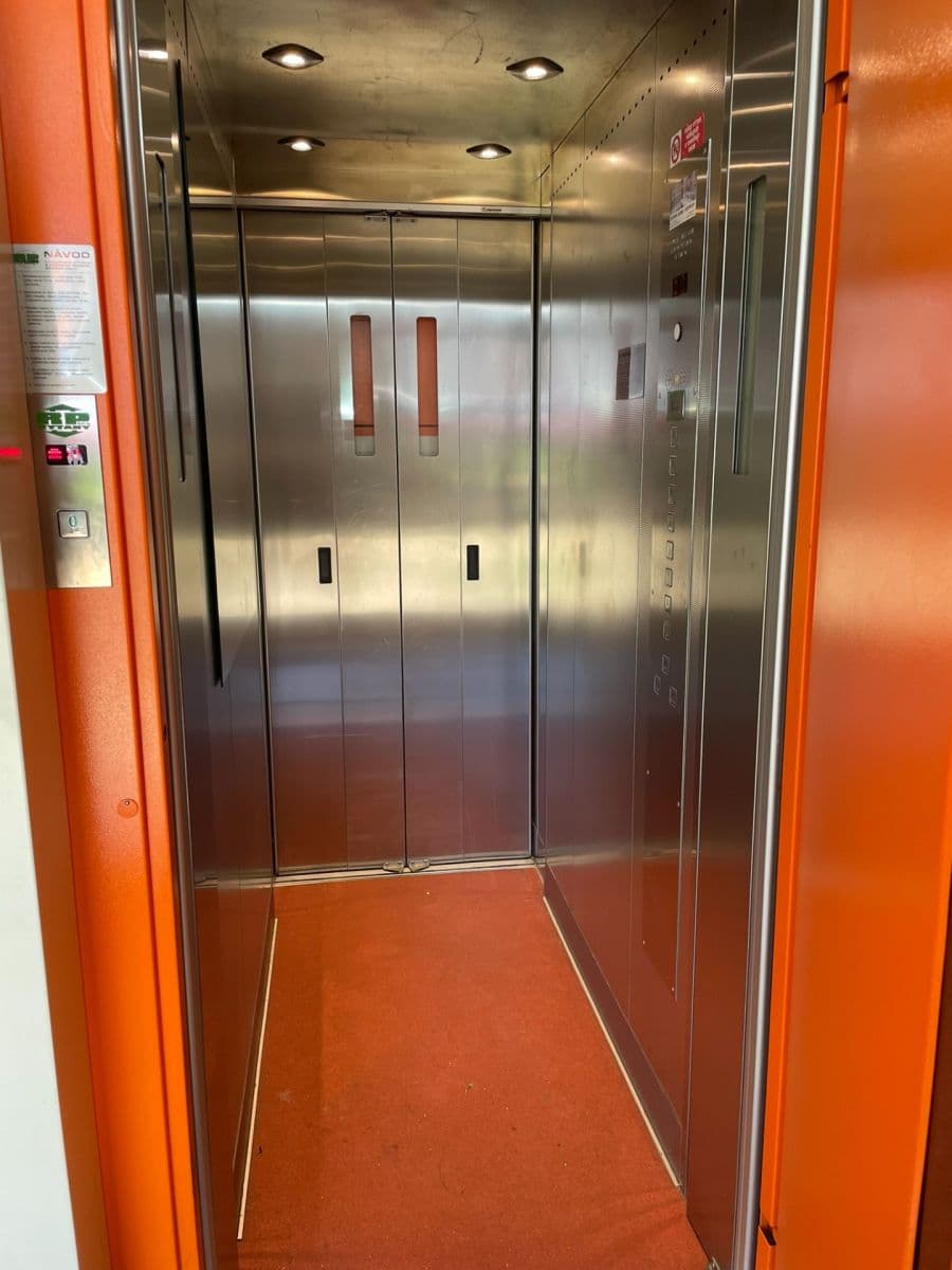 Pronájem bytu 2+1 55 m², Jižní, Přelouč, Pardubický kraj Pronájem bytu 2+1 55 m², Jižní, Přelouč, Pardubický kraj