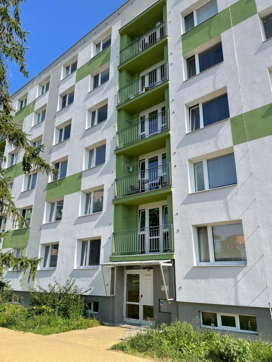 Pronájem bytu 2+1 55 m², Jižní, Přelouč, Pardubický kraj Pronájem bytu 2+1 55 m², Jižní, Přelouč, Pardubický kraj