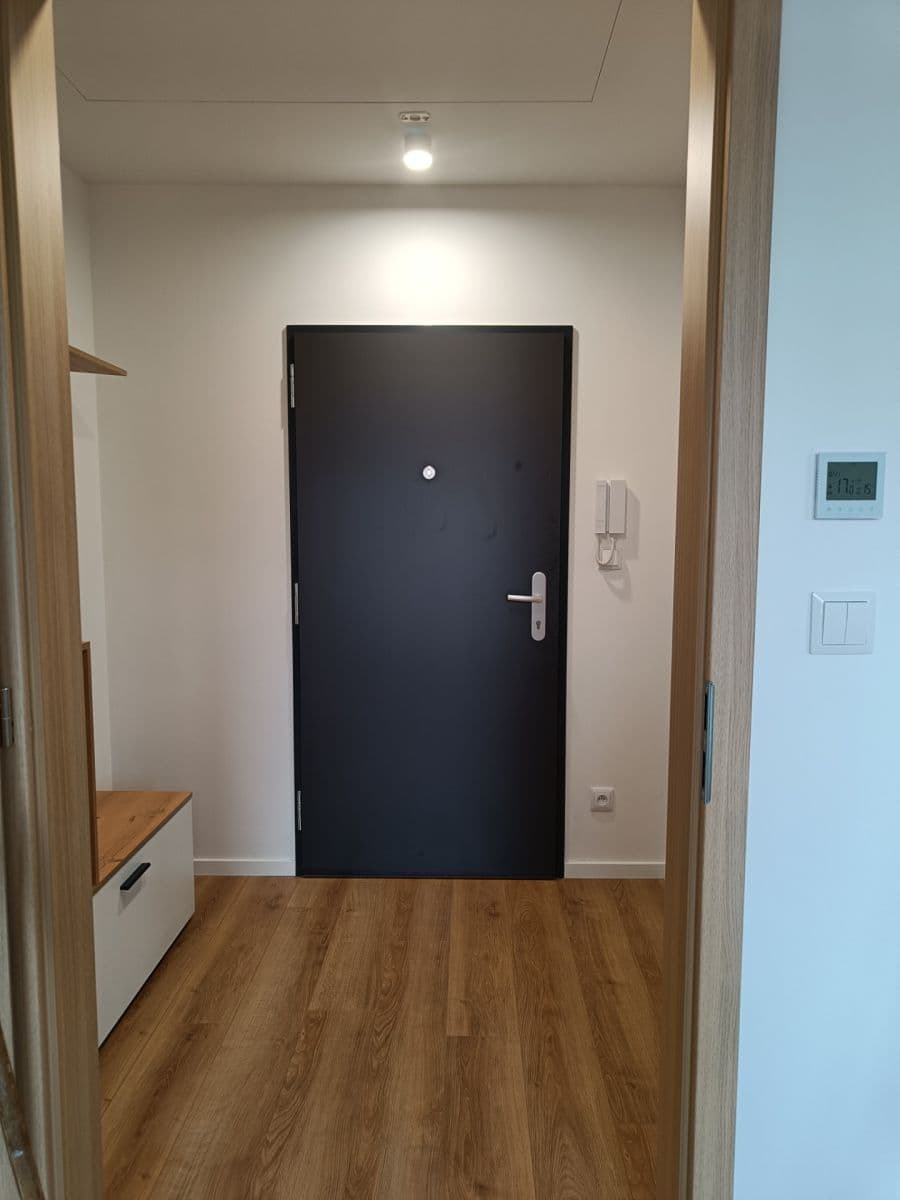 Pronájem bytu 1+kk 30 m², Brněnská, Šlapanice, Jihomoravský kraj Pronájem bytu 1+kk 30 m², Brněnská, Šlapanice, Jihomoravský kraj