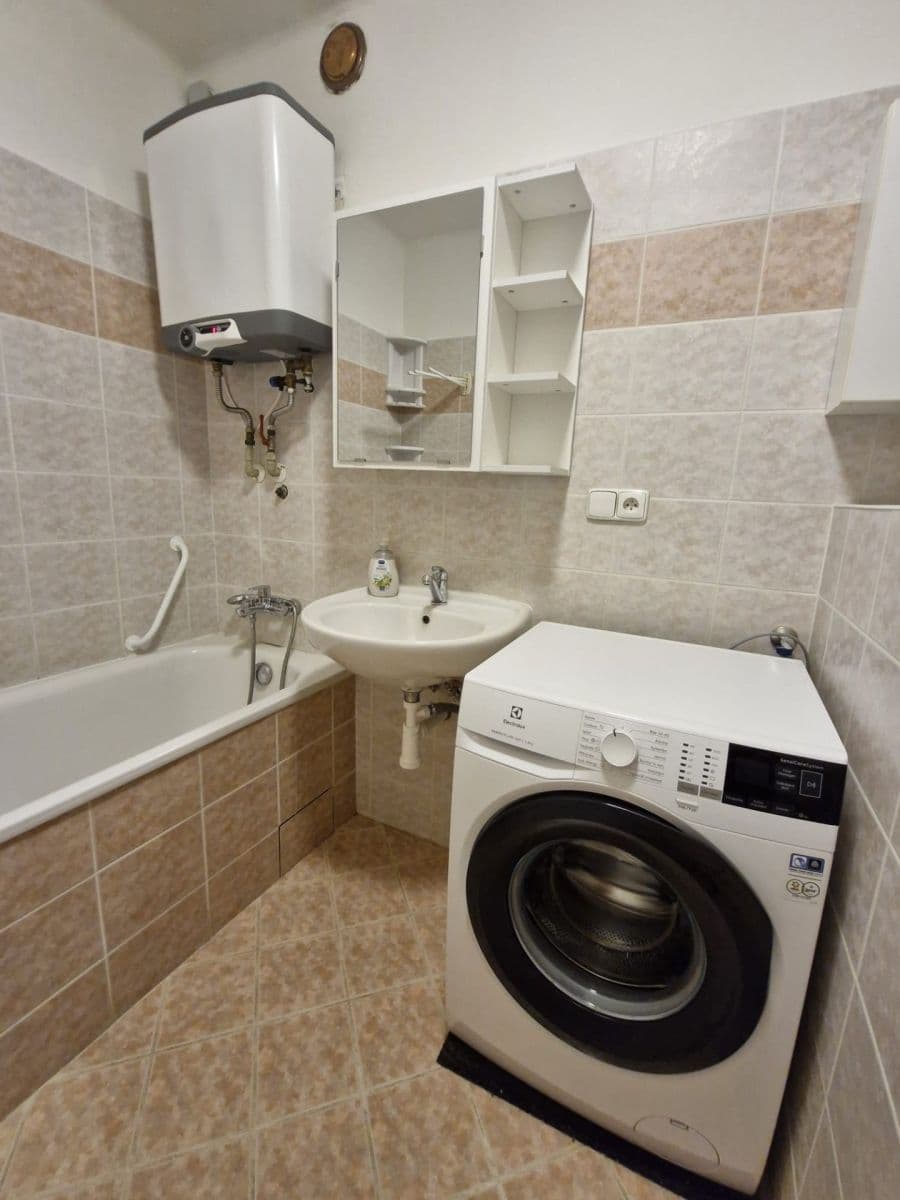 Pronájem bytu 2+1 56 m², Padělky II, Zlín, Zlínský kraj Pronájem bytu 2+1 56 m², Padělky II, Zlín, Zlínský kraj