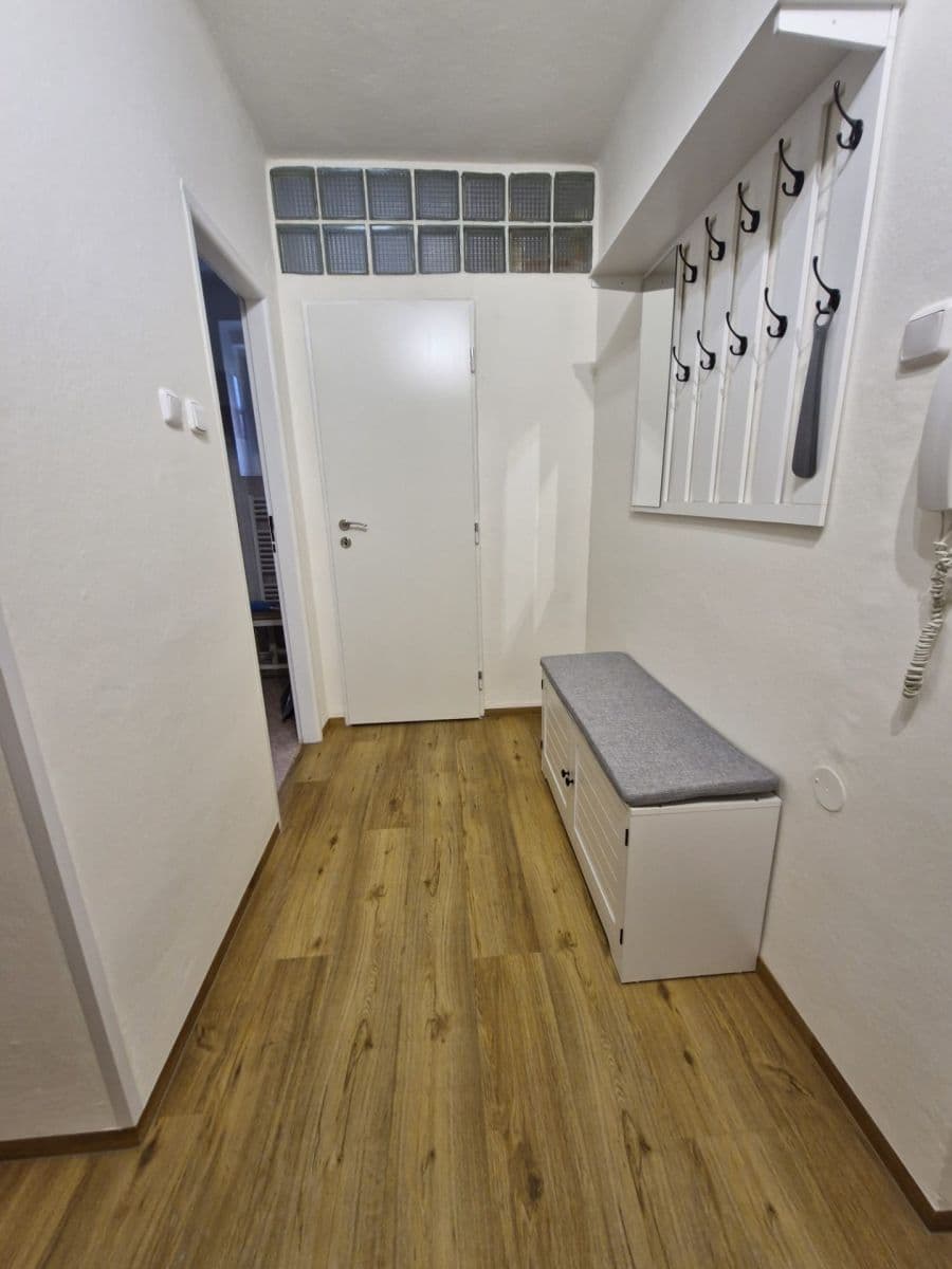 Pronájem bytu 2+1 56 m², Padělky II, Zlín, Zlínský kraj Pronájem bytu 2+1 56 m², Padělky II, Zlín, Zlínský kraj