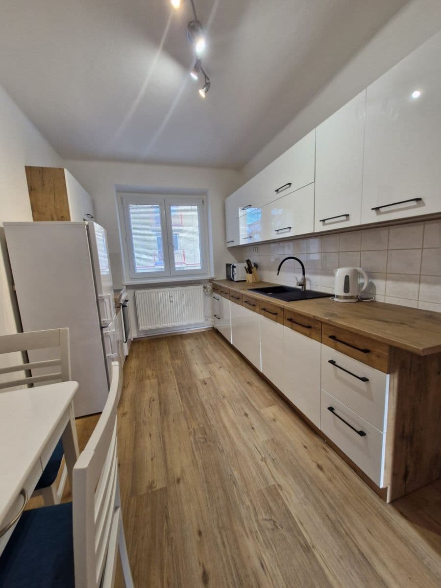 Pronájem bytu 2+1 56 m², Padělky II, Zlín, Zlínský kraj Pronájem bytu 2+1 56 m², Padělky II, Zlín, Zlínský kraj
