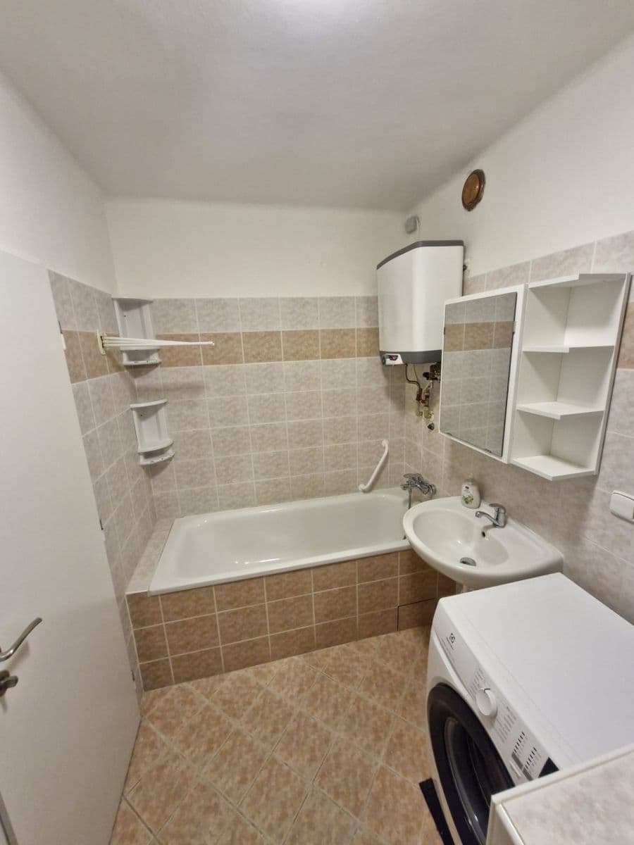 Pronájem bytu 2+1 56 m², Padělky II, Zlín, Zlínský kraj Pronájem bytu 2+1 56 m², Padělky II, Zlín, Zlínský kraj