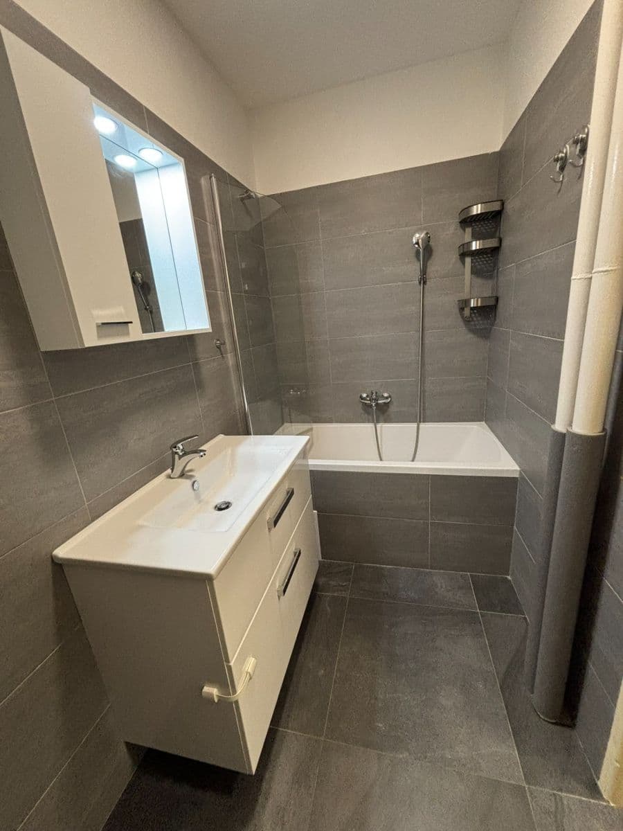 Pronájem bytu 2+kk 54 m², Bludovická, Praha, Praha Pronájem bytu 2+kk 54 m², Bludovická, Praha, Praha