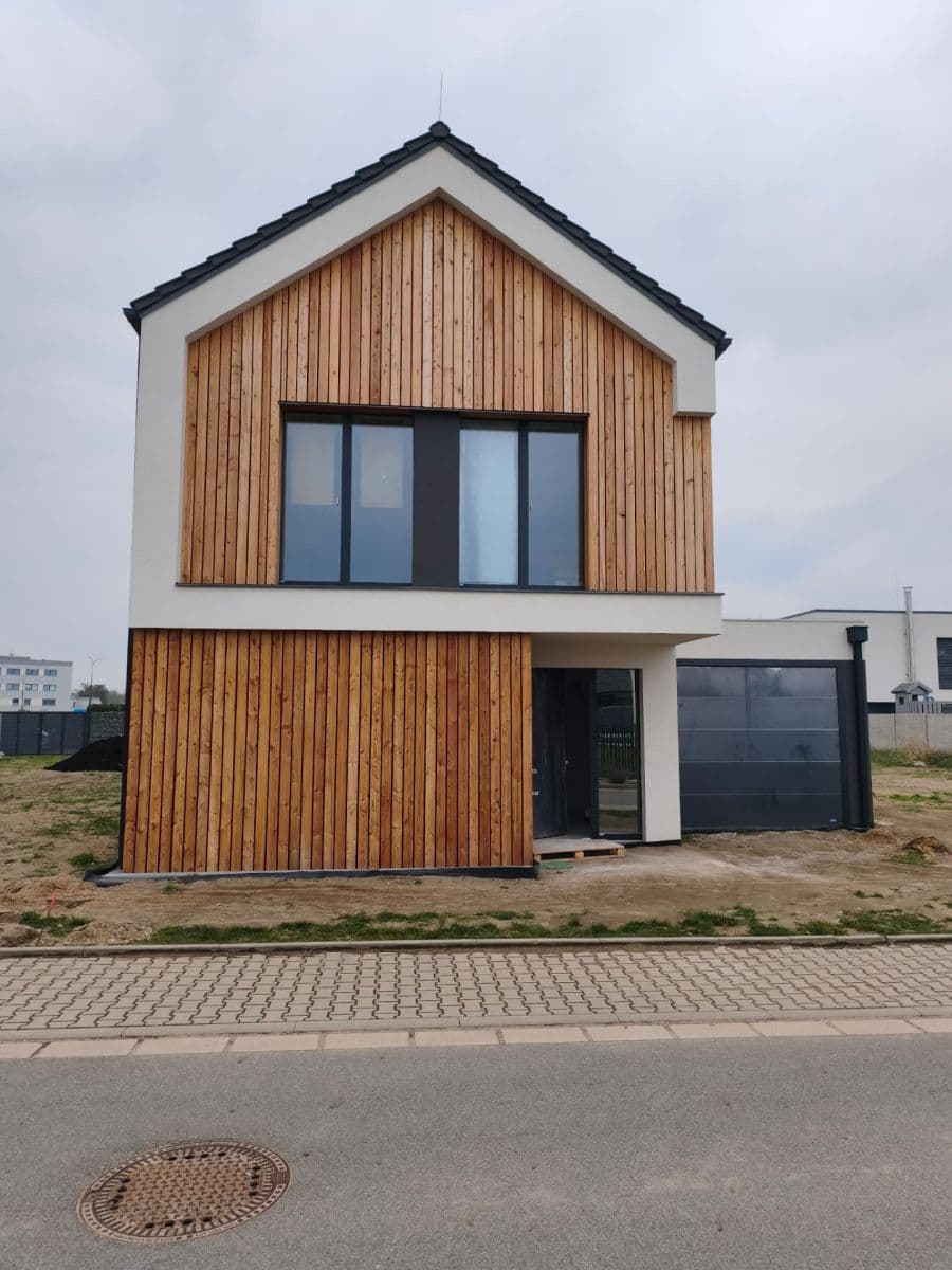 Pronájem bytu 3+kk 80 m², Františka Hladěny, Pardubice, Pardubický kraj Pronájem bytu 3+kk 80 m², Františka Hladěny, Pardubice, Pardubický kraj