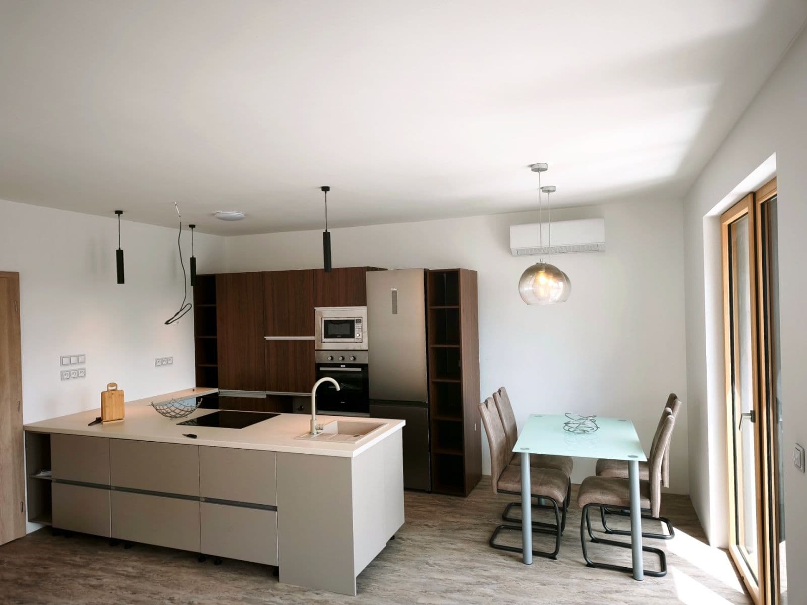 Pronájem bytu 3+kk 80 m², Františka Hladěny, Pardubice, Pardubický kraj Pronájem bytu 3+kk 80 m², Františka Hladěny, Pardubice, Pardubický kraj