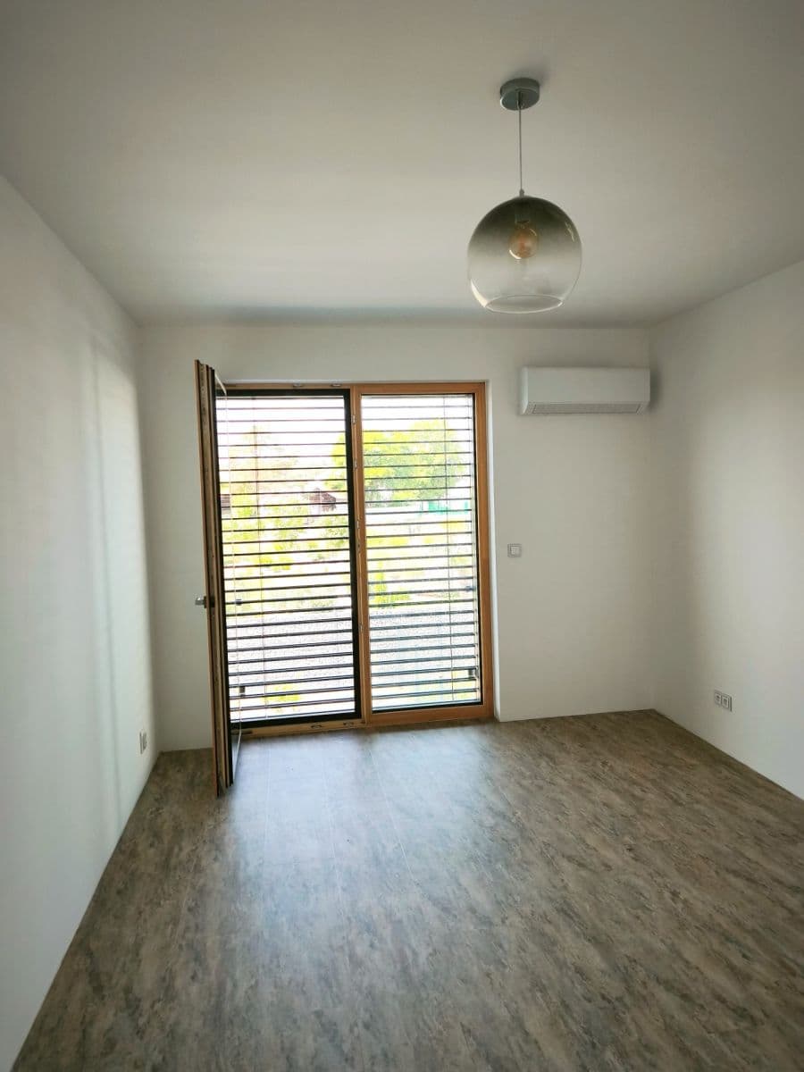 Pronájem bytu 3+kk 80 m², Františka Hladěny, Pardubice, Pardubický kraj Pronájem bytu 3+kk 80 m², Františka Hladěny, Pardubice, Pardubický kraj
