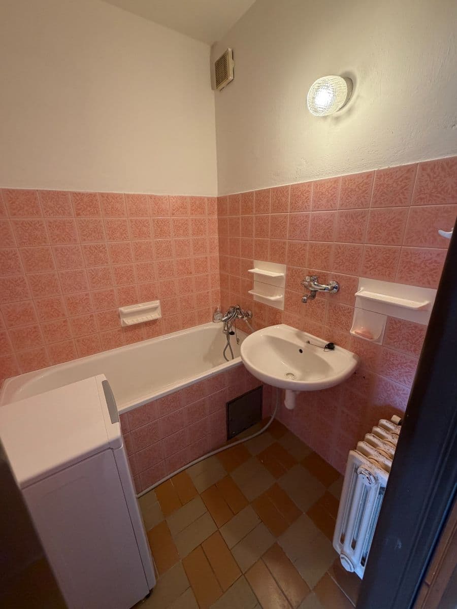 Prodej bytu 3+1 72 m², Plzeňská, Praha, Praha Prodej bytu 3+1 72 m², Plzeňská, Praha, Praha