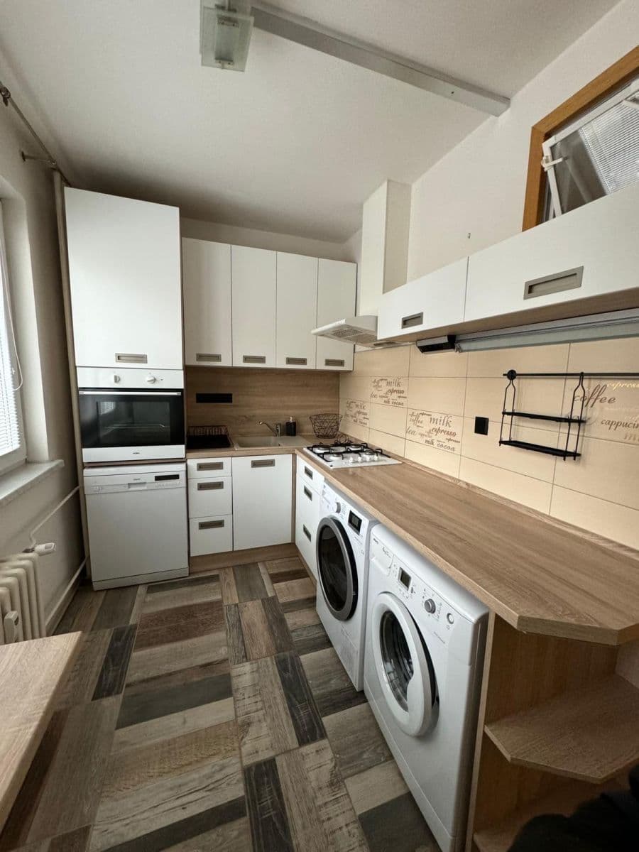 Pronájem bytu 2+1 55 m², Vrchlického, Jihlava, Kraj Vysočina Pronájem bytu 2+1 55 m², Vrchlického, Jihlava, Kraj Vysočina