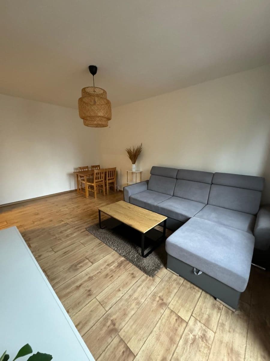 Pronájem bytu 2+1 55 m², Vrchlického, Jihlava, Kraj Vysočina Pronájem bytu 2+1 55 m², Vrchlického, Jihlava, Kraj Vysočina