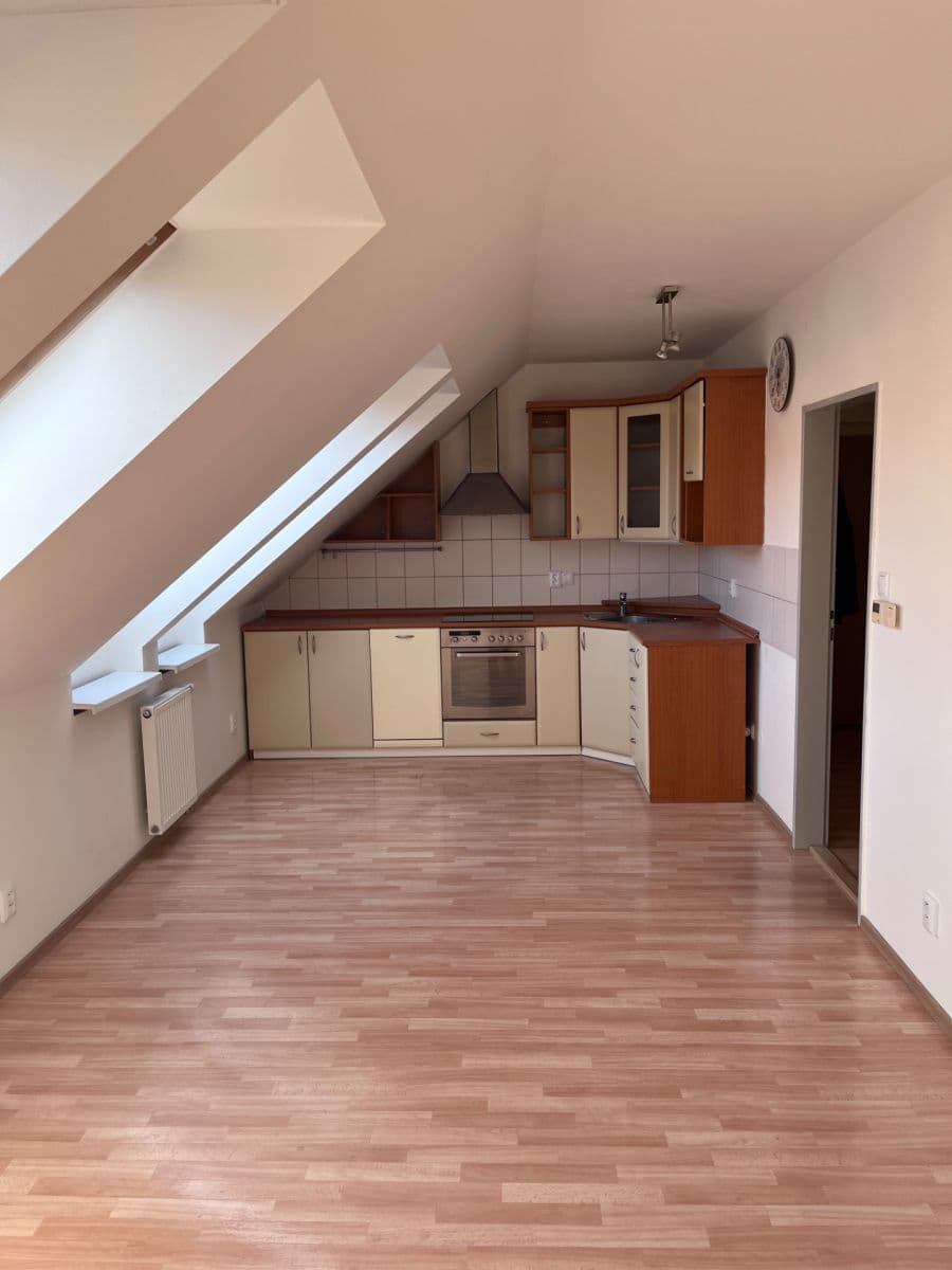 Pronájem bytu 2+kk 72 m², Dlouhá, Tišnov, Jihomoravský kraj Pronájem bytu 2+kk 72 m², Dlouhá, Tišnov, Jihomoravský kraj