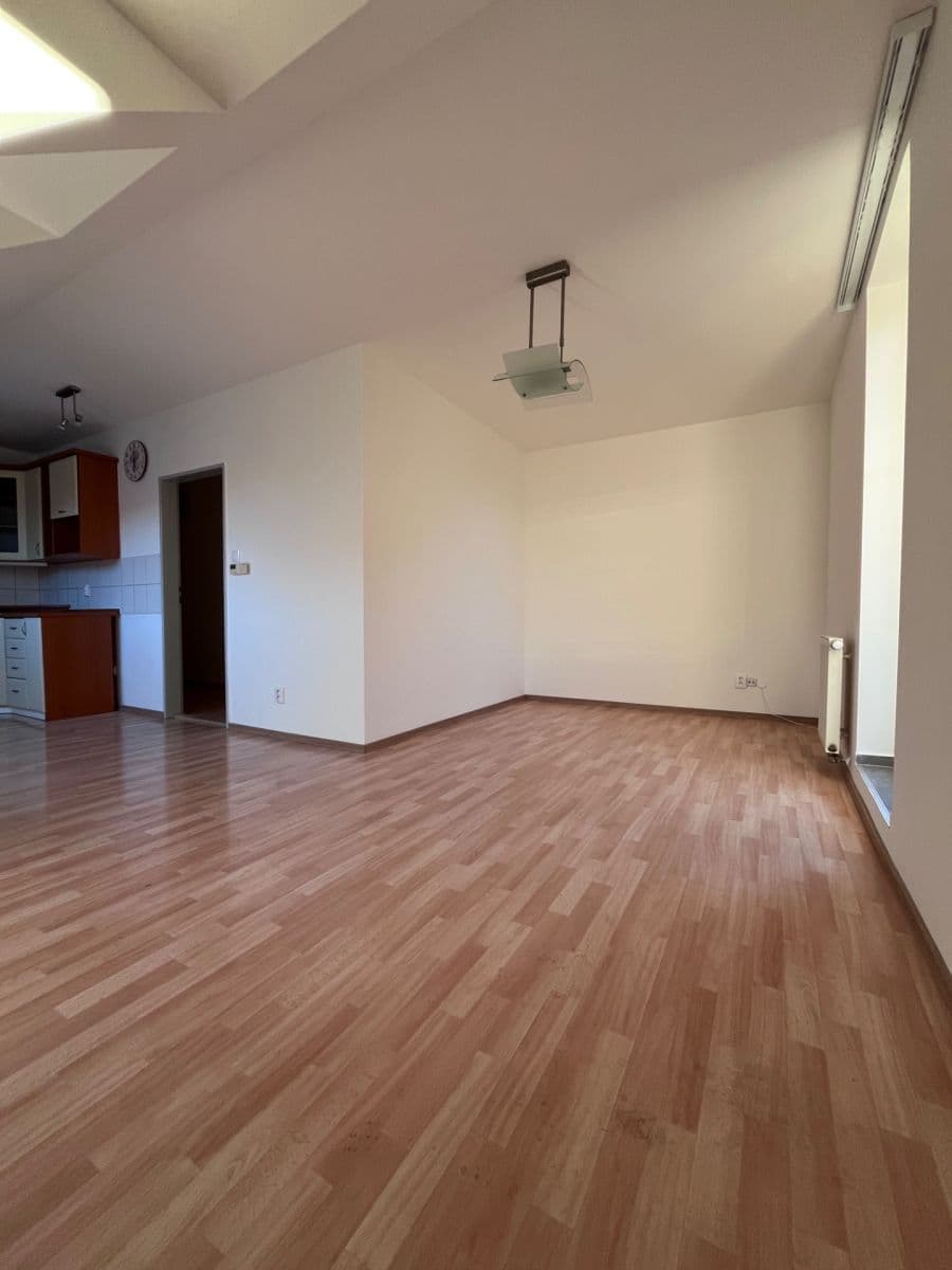 Pronájem bytu 2+kk 72 m², Dlouhá, Tišnov, Jihomoravský kraj Pronájem bytu 2+kk 72 m², Dlouhá, Tišnov, Jihomoravský kraj