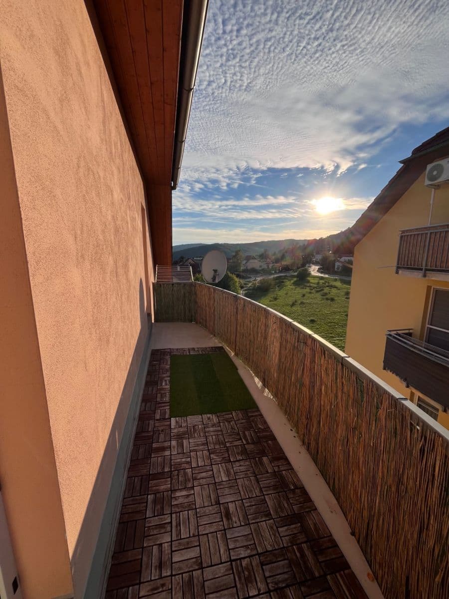Pronájem bytu 2+kk 72 m², Dlouhá, Tišnov, Jihomoravský kraj Pronájem bytu 2+kk 72 m², Dlouhá, Tišnov, Jihomoravský kraj