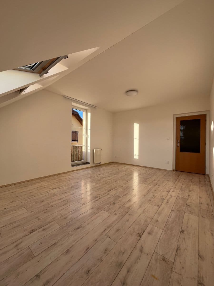Pronájem bytu 2+kk 72 m², Dlouhá, Tišnov, Jihomoravský kraj Pronájem bytu 2+kk 72 m², Dlouhá, Tišnov, Jihomoravský kraj