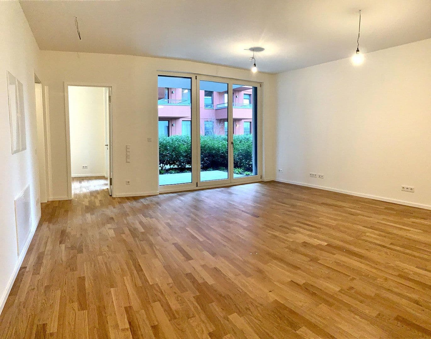 Pronájem bytu 2+1 55 m², Genthinerstr. 44, Berlin, Berlín Pronájem bytu 2+1 55 m², Genthinerstr. 44, Berlin, Berlín