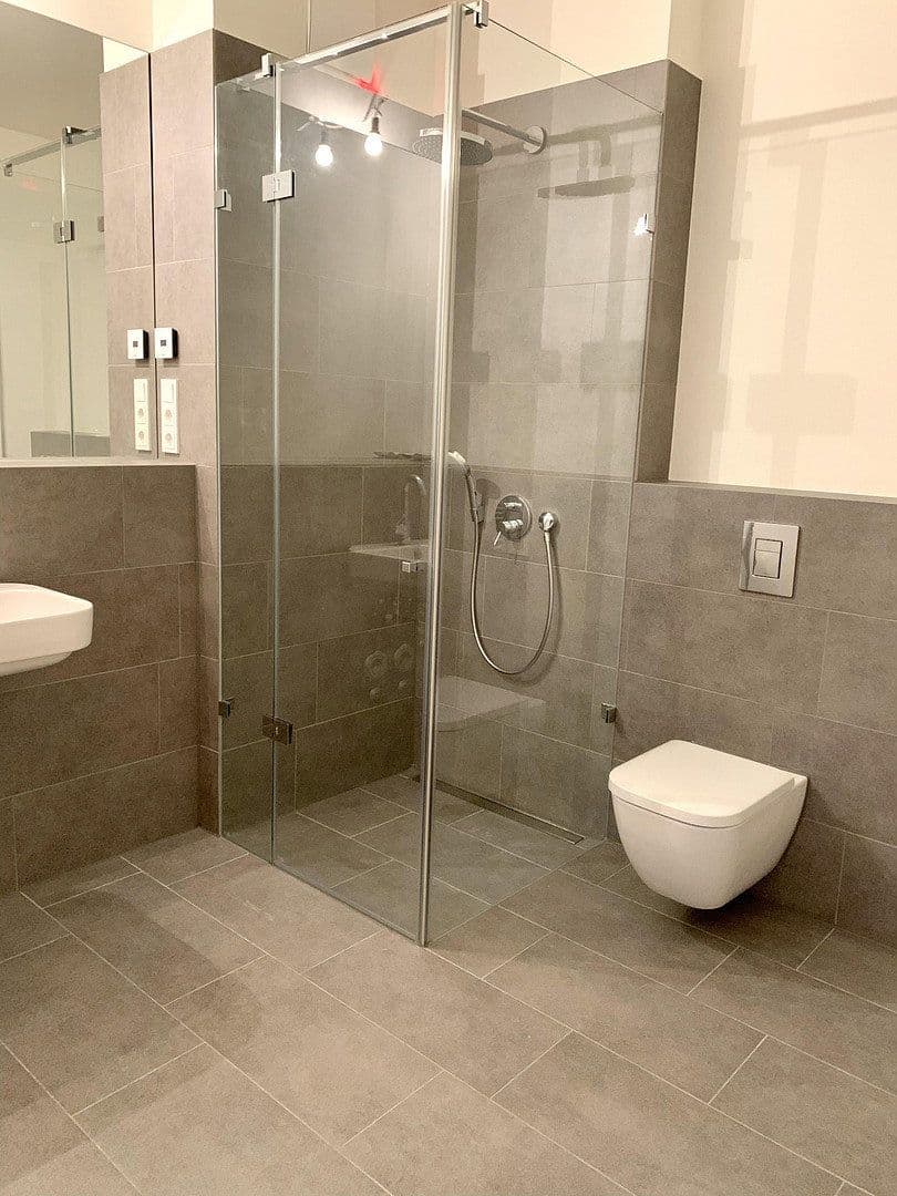 Pronájem bytu 2+1 55 m², Genthinerstr. 44, Berlin, Berlín Pronájem bytu 2+1 55 m², Genthinerstr. 44, Berlin, Berlín