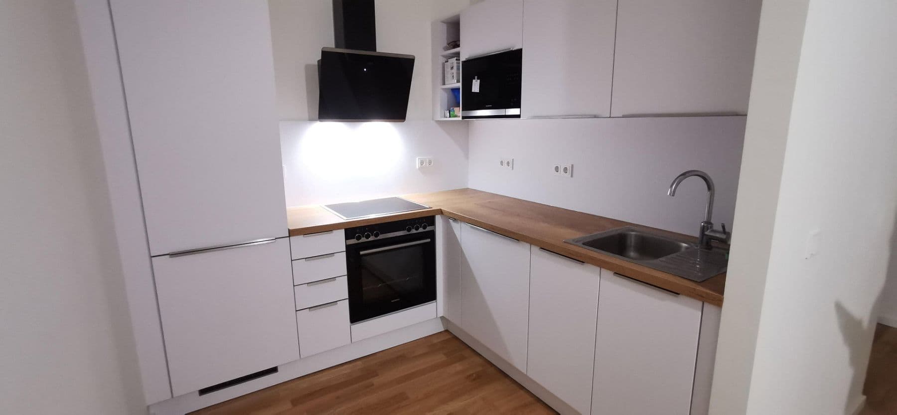Pronájem bytu 2+1 55 m², Genthinerstr. 44, Berlin, Berlín Pronájem bytu 2+1 55 m², Genthinerstr. 44, Berlin, Berlín