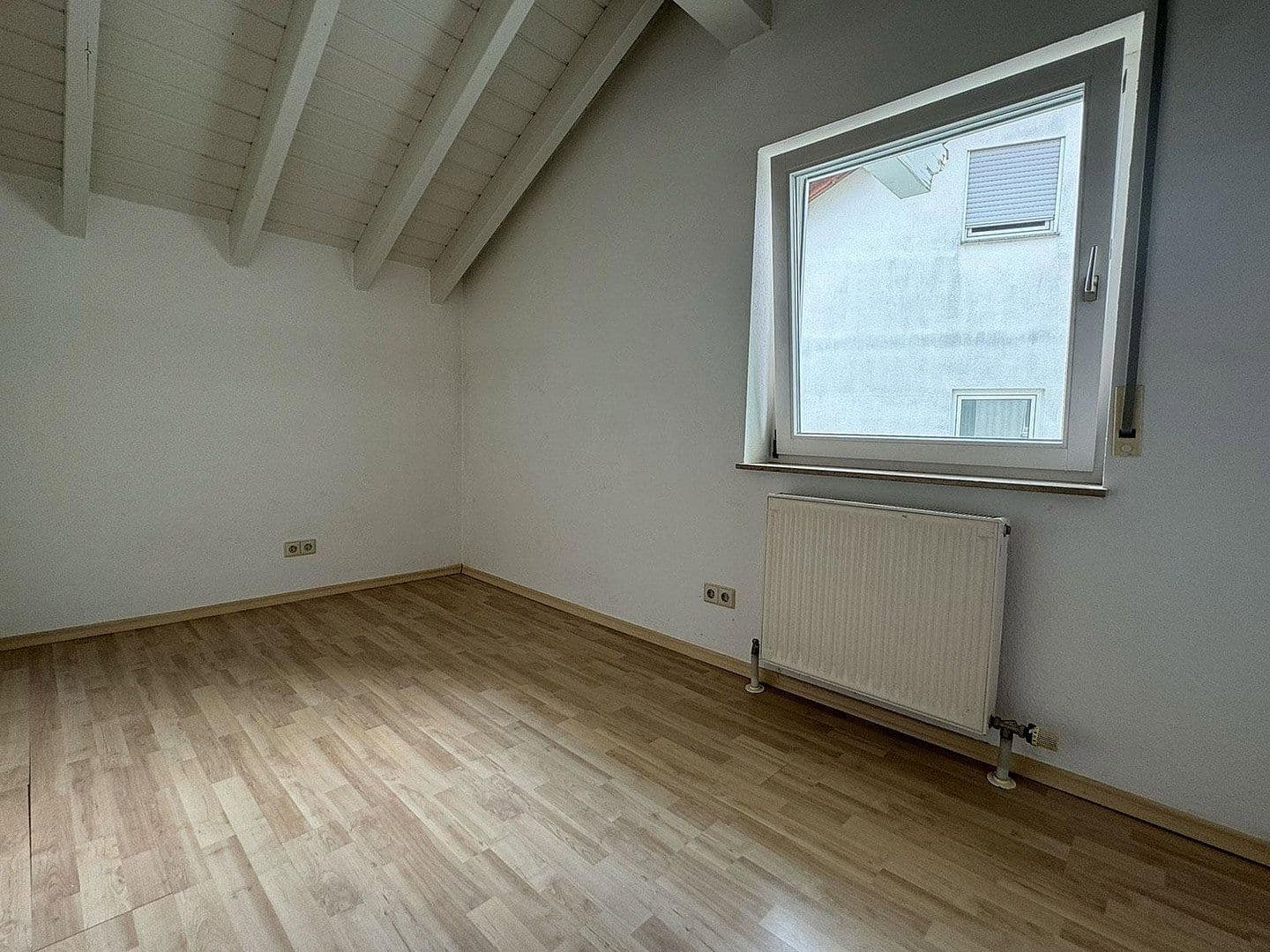 Pronájem bytu 3+1 64 m², Hohlweg 14, Cleebronn, Bádensko-Württembersko Pronájem bytu 3+1 64 m², Hohlweg 14, Cleebronn, Bádensko-Württembersko