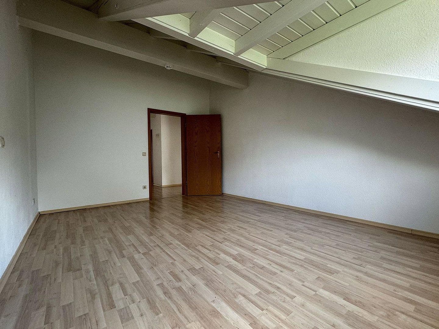 Pronájem bytu 3+1 64 m², Hohlweg 14, Cleebronn, Bádensko-Württembersko Pronájem bytu 3+1 64 m², Hohlweg 14, Cleebronn, Bádensko-Württembersko