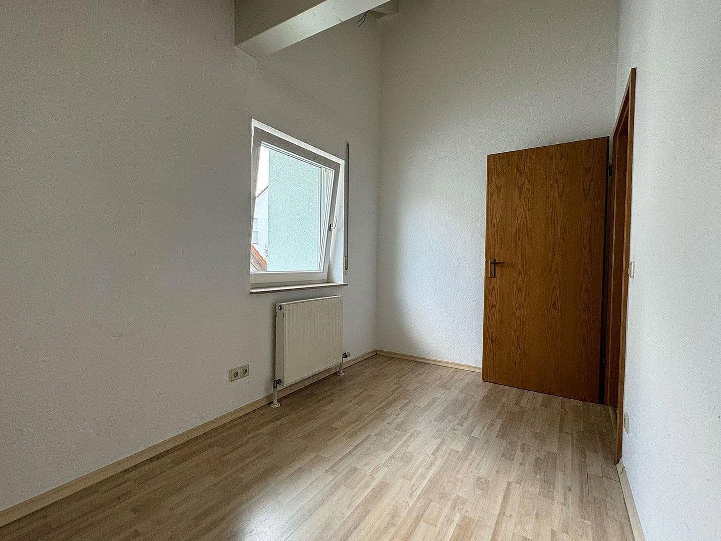 Pronájem bytu 3+1 64 m², Hohlweg 14, Cleebronn, Bádensko-Württembersko Pronájem bytu 3+1 64 m², Hohlweg 14, Cleebronn, Bádensko-Württembersko