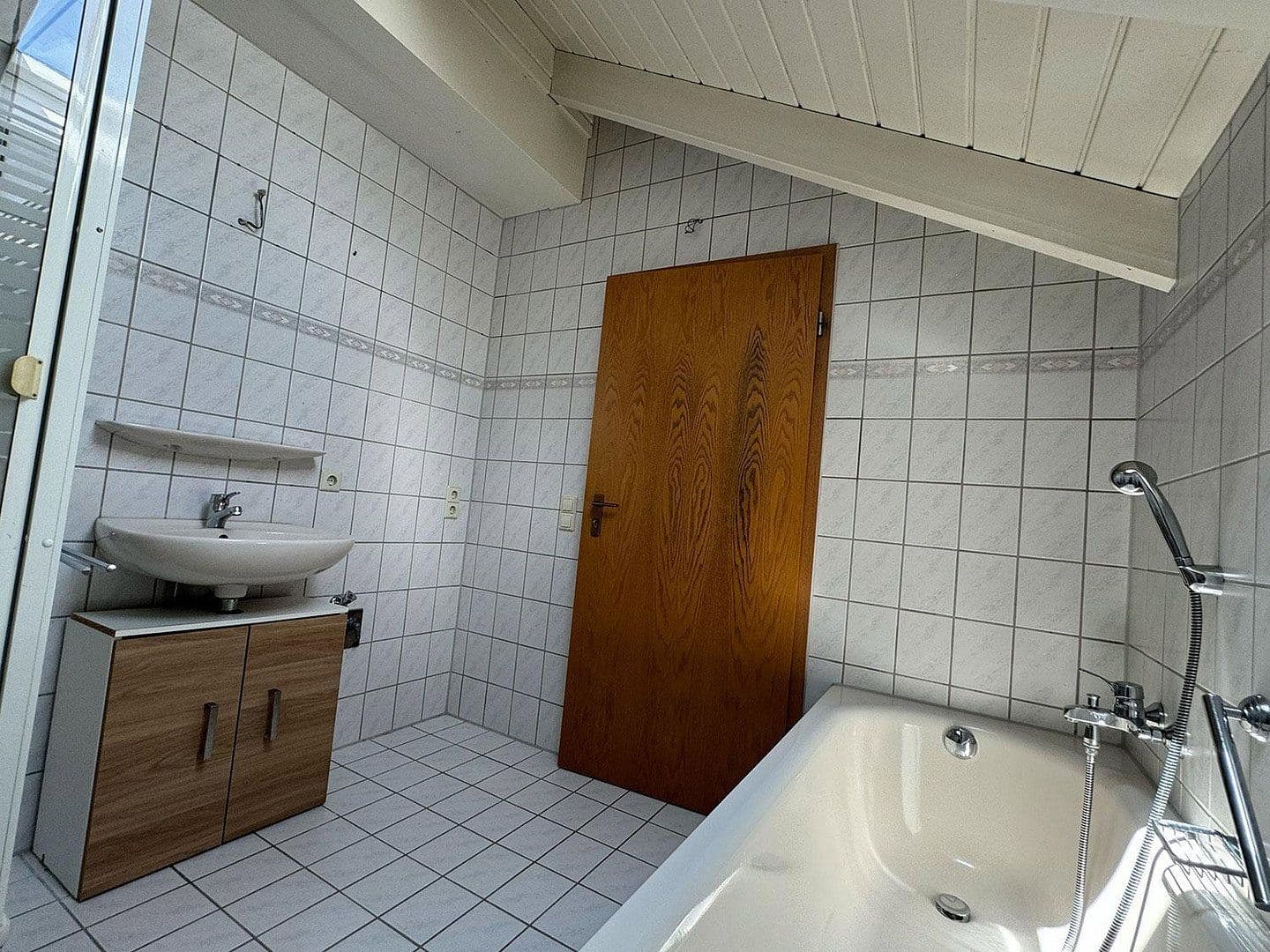 Pronájem bytu 3+1 64 m², Hohlweg 14, Cleebronn, Bádensko-Württembersko Pronájem bytu 3+1 64 m², Hohlweg 14, Cleebronn, Bádensko-Württembersko