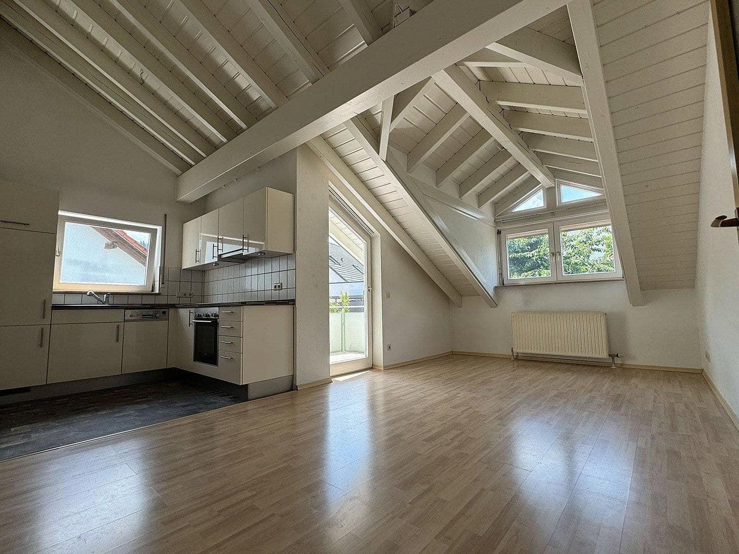 Pronájem bytu 3+1 64 m², Hohlweg 14, Cleebronn, Bádensko-Württembersko Pronájem bytu 3+1 64 m², Hohlweg 14, Cleebronn, Bádensko-Württembersko
