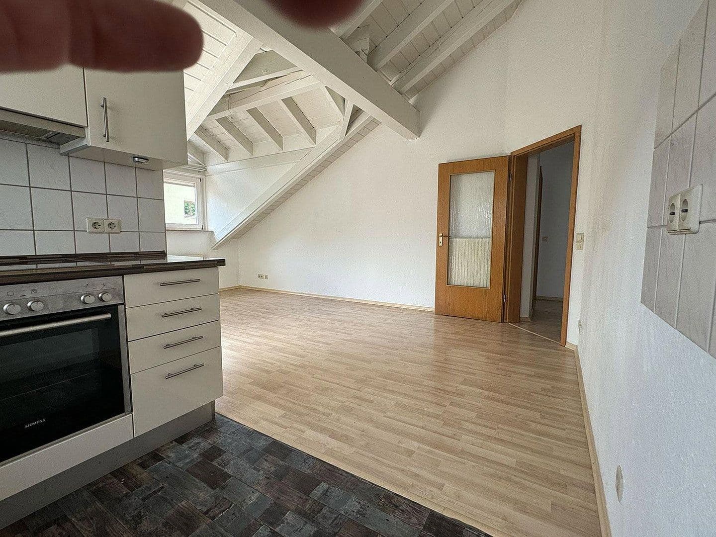 Pronájem bytu 3+1 64 m², Hohlweg 14, Cleebronn, Bádensko-Württembersko Pronájem bytu 3+1 64 m², Hohlweg 14, Cleebronn, Bádensko-Württembersko