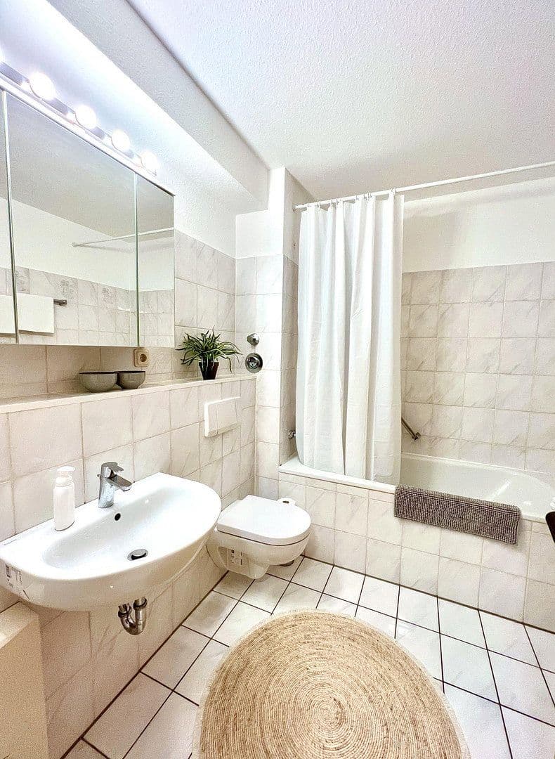 Pronájem bytu 1+kk 45 m², Ratingen, Severní Porýní-Vestfálsko Pronájem bytu 1+kk 45 m², Ratingen, Severní Porýní-Vestfálsko