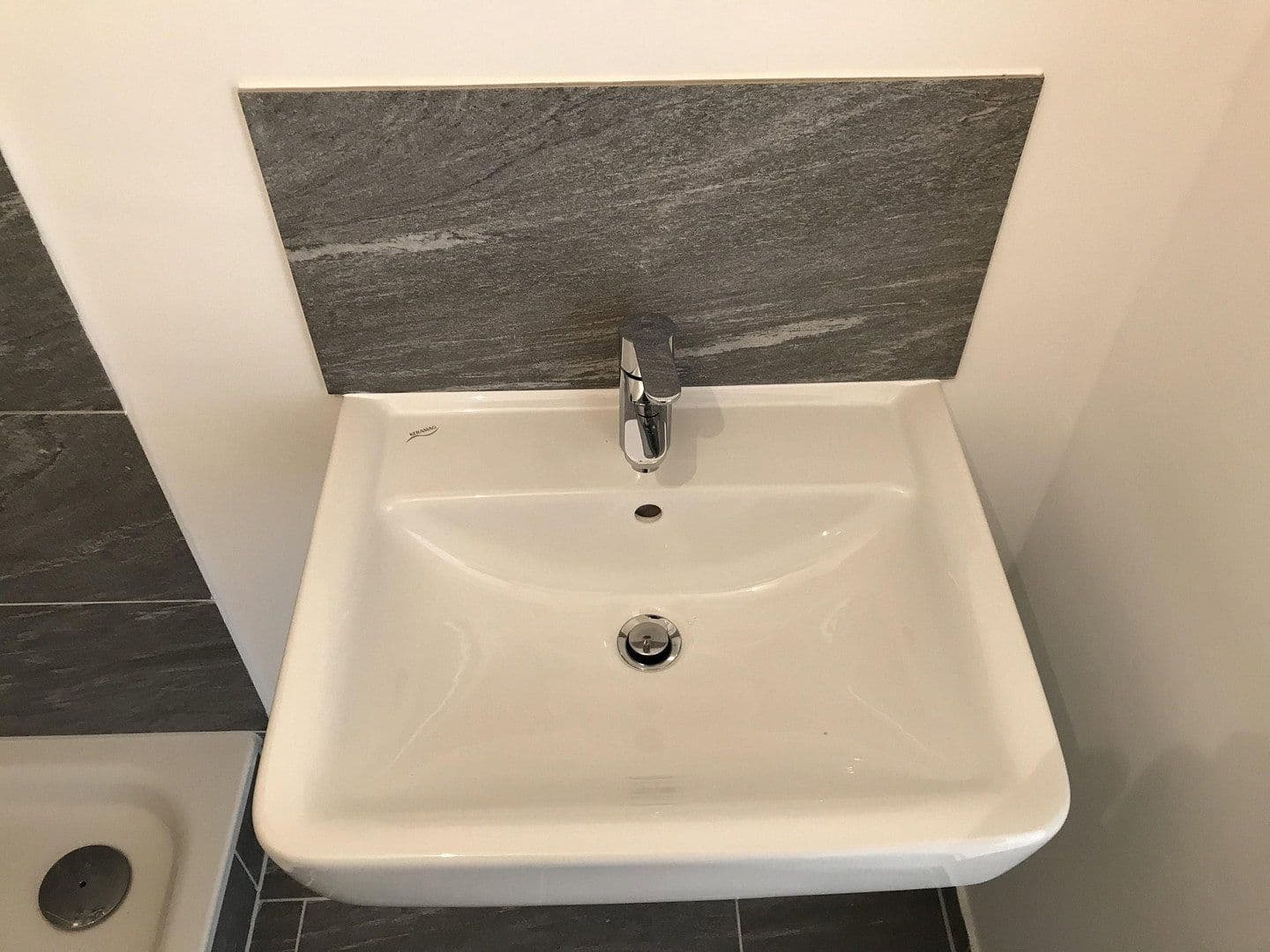 Pronájem bytu 1+1 34 m², Hügelstraße 251, Frankfurt am Main, Hessen Pronájem bytu 1+1 34 m², Hügelstraße 251, Frankfurt am Main, Hessen