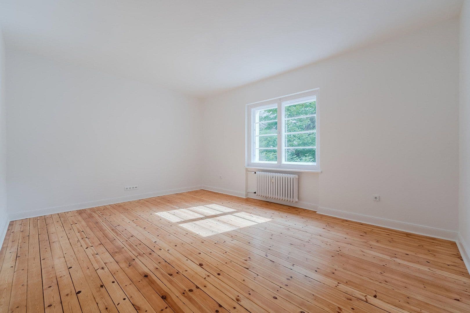 Prodej bytu 4+1 148 m², Düsseldorfer Str. 34, Berlin, Berlín Prodej bytu 4+1 148 m², Düsseldorfer Str. 34, Berlin, Berlín