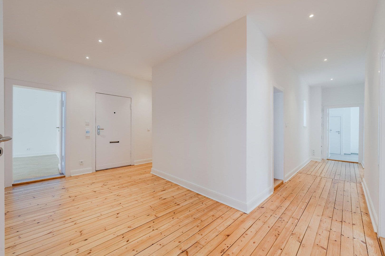 Prodej bytu 4+1 148 m², Düsseldorfer Str. 34, Berlin, Berlín Prodej bytu 4+1 148 m², Düsseldorfer Str. 34, Berlin, Berlín