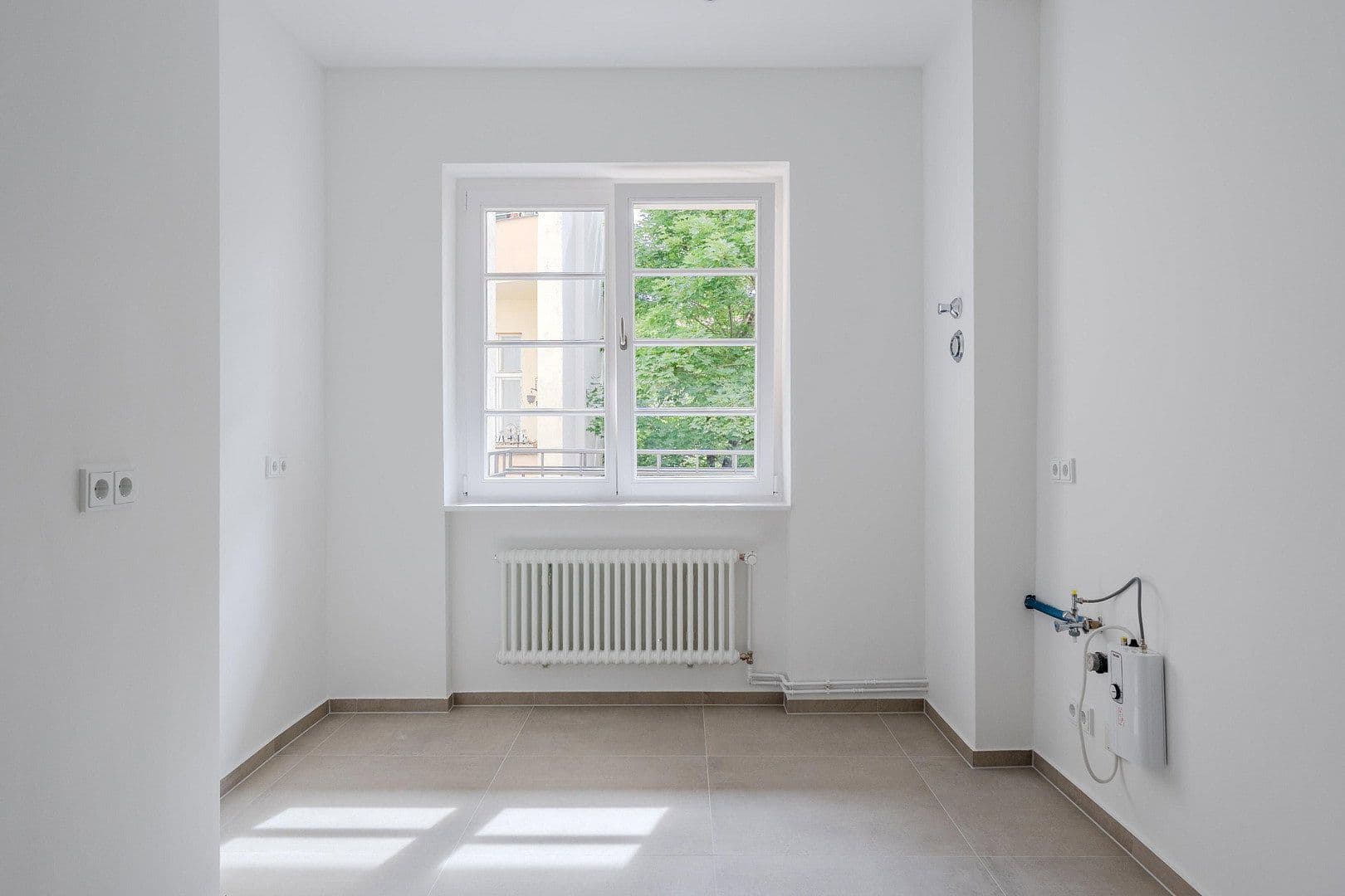 Prodej bytu 4+1 148 m², Düsseldorfer Str. 34, Berlin, Berlín Prodej bytu 4+1 148 m², Düsseldorfer Str. 34, Berlin, Berlín