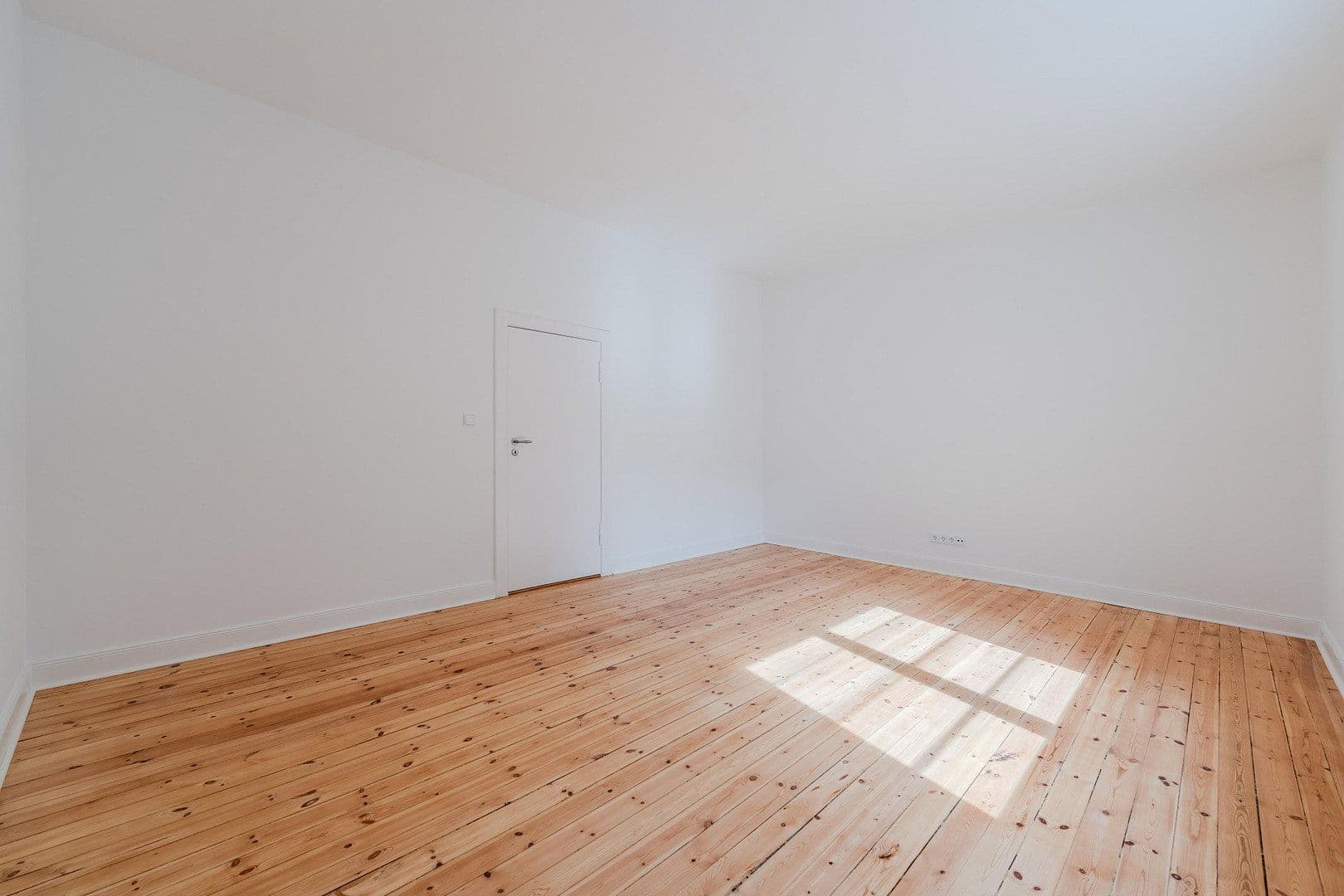 Prodej bytu 4+1 148 m², Düsseldorfer Str. 34, Berlin, Berlín Prodej bytu 4+1 148 m², Düsseldorfer Str. 34, Berlin, Berlín